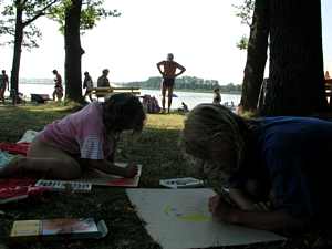 Účastníci workshopů na pláži Ostende