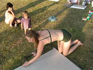 Účastníci workshopů na pláži Ostende