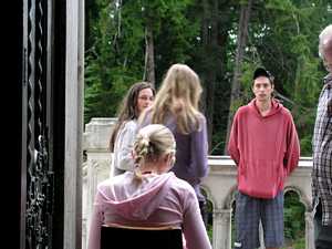 První návštěvníci koncertu